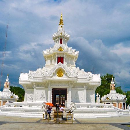 Pura Nakhon Hotel Накхонситхаммарат Экстерьер фото