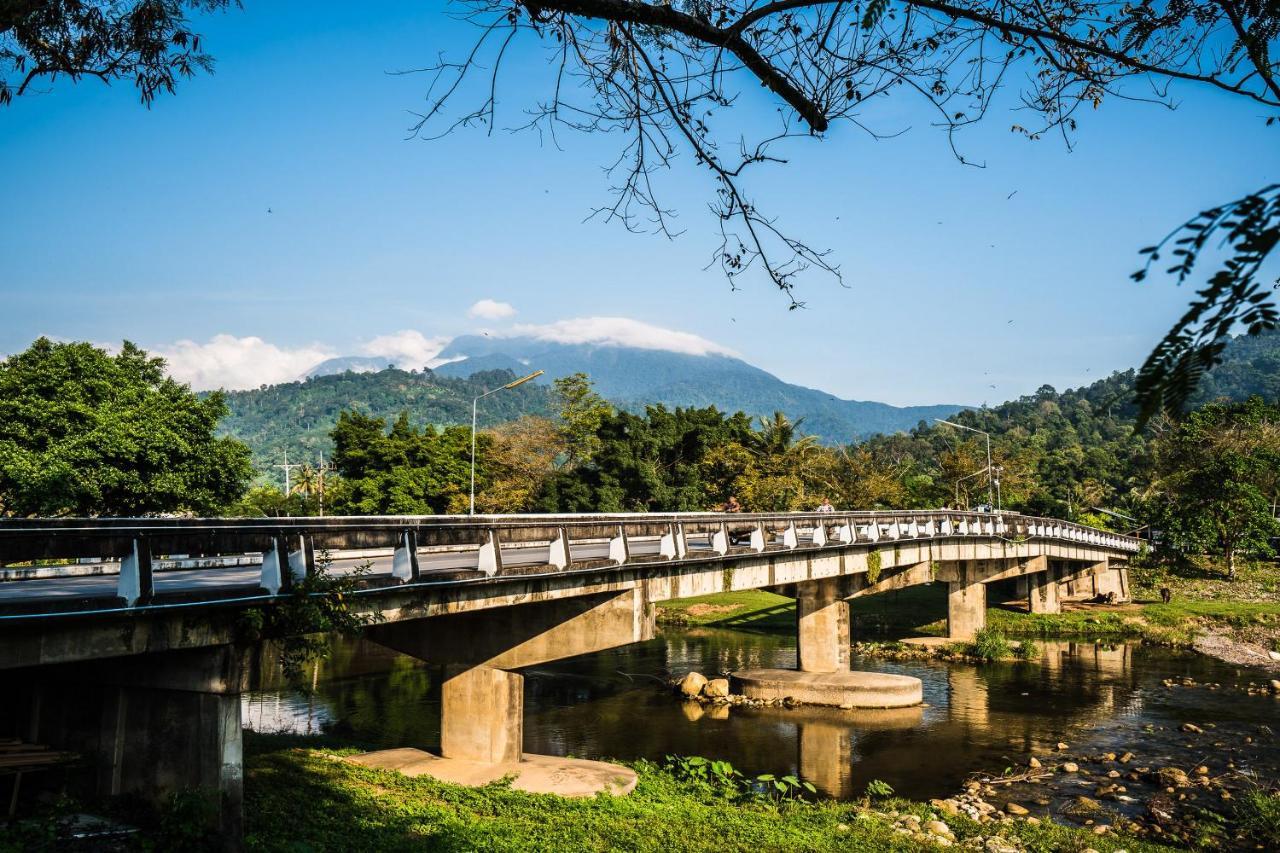 Pura Nakhon Hotel Накхонситхаммарат Экстерьер фото