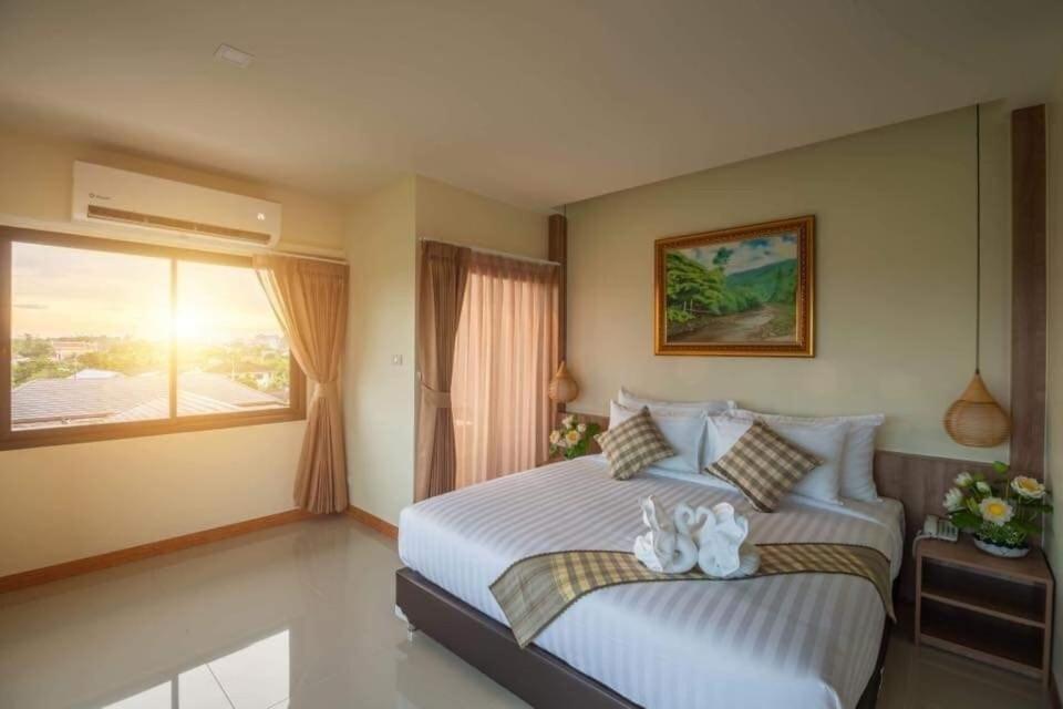 Pura Nakhon Hotel Накхонситхаммарат Экстерьер фото