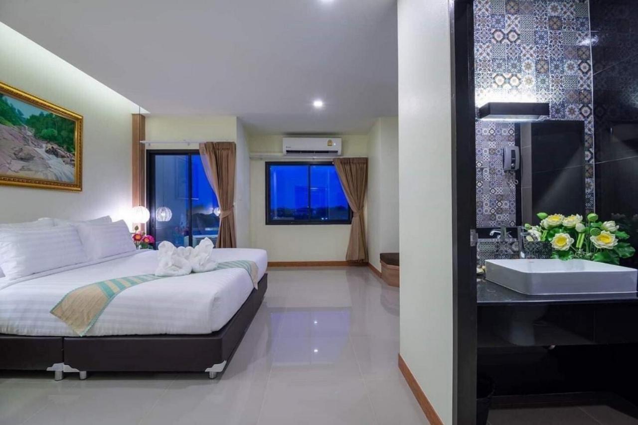 Pura Nakhon Hotel Накхонситхаммарат Экстерьер фото