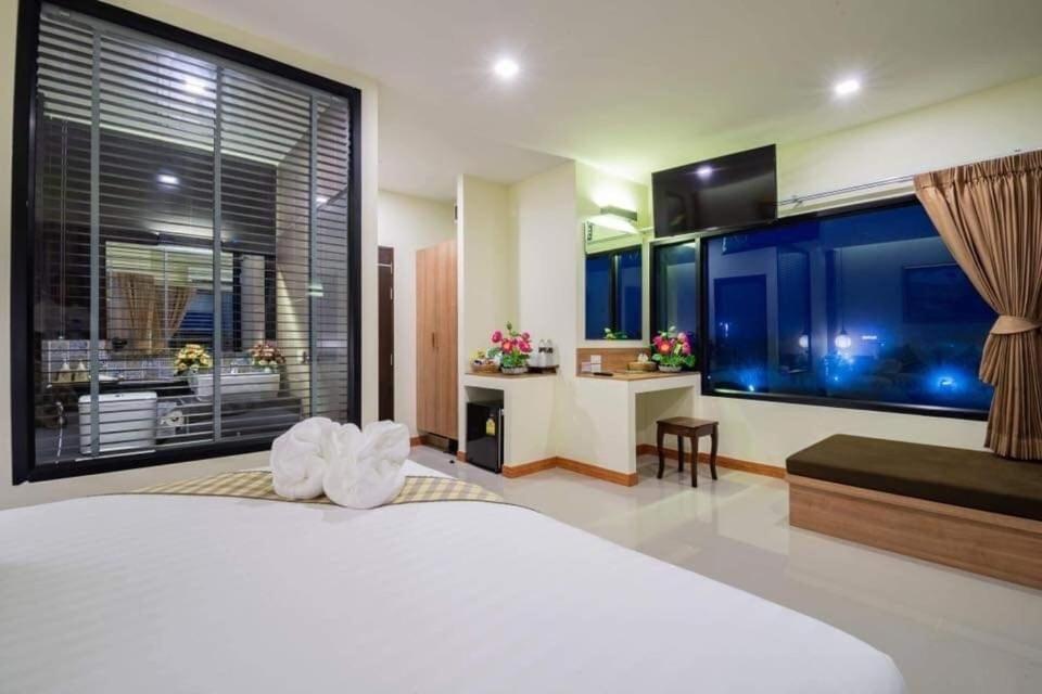 Pura Nakhon Hotel Накхонситхаммарат Экстерьер фото